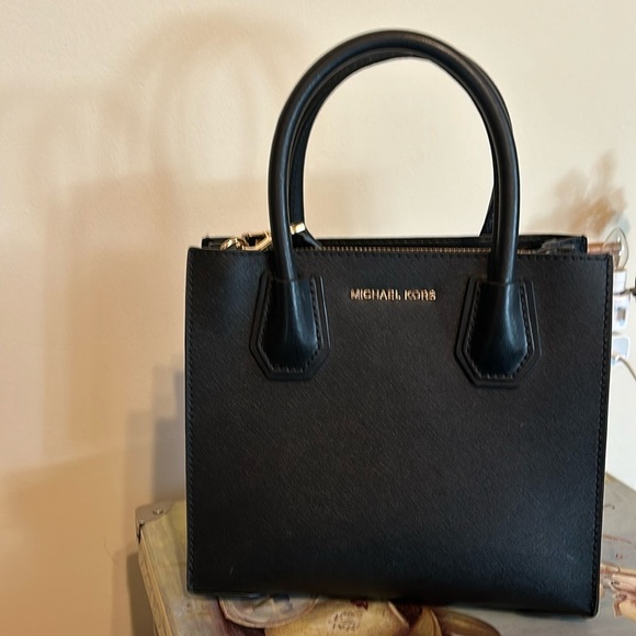 Michael Kors Mercer Medium Black Leather Crossbody Purse With Handles - Picture 1 of 6